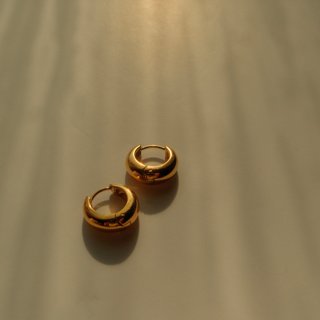 Luna Huggie Hoop Earrings - Gold (S/M/L)