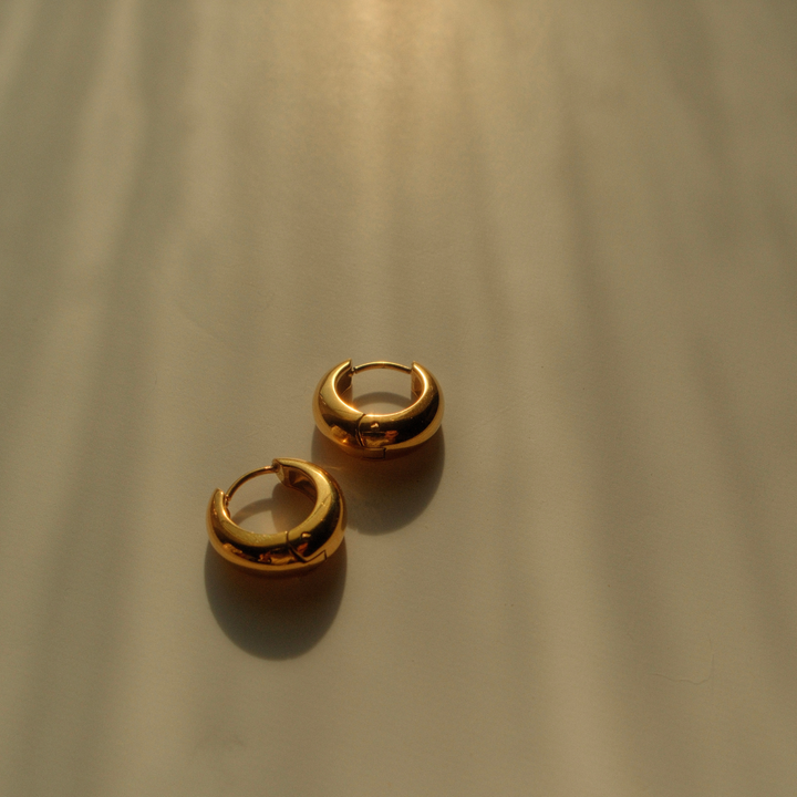 Luna Huggie Hoop Earrings - Gold (S/M/L)